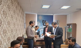 به مناسبت بزرگداشت مقام استاد و هفته آموزش چهارشنبه مورخ 1403/02/19 ساعت 14 جلسه گرامیداشت و تجلیل از اساتید، مدرسین و همکاران آموزشکده (یاوران علمی) بهمراه اهدای لوح تقدیر و پذیرایی درمحل سالن کنفرانس این مرکز برگزار گردید 3