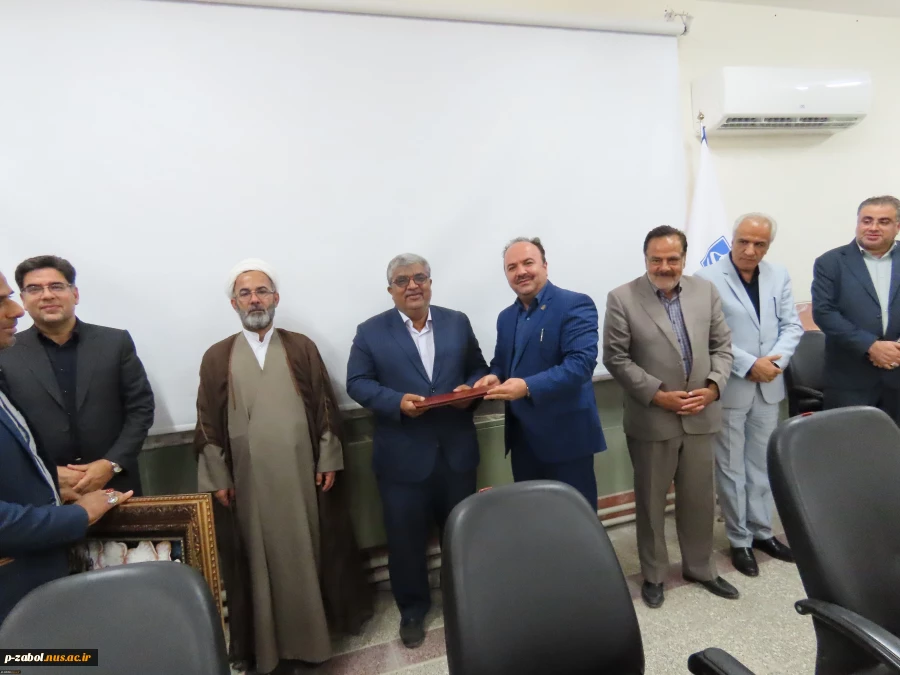 با حضور معاون پژوهش و فناوری دانشگاه ملی مهارت کشور صورت گرفت؛
آیین تکریم رئیس پیشین و معارفه سرپرست آموزشکده پسران شماره یک زاهدان ( شهید باهنر)- واحد استانی سیستان وبلوچستان 2