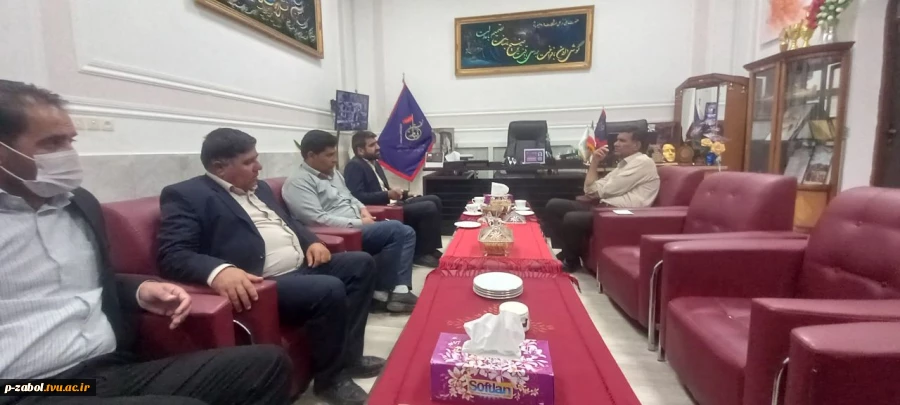 به منظور توسعه همکاری‌های علمی، آموزشی و شهری، ریاست و جمعی از کارکنان آموزشکده زابل با شهردار محترم این شهرستان دیدار و گفت‌وگو کردند.
 4