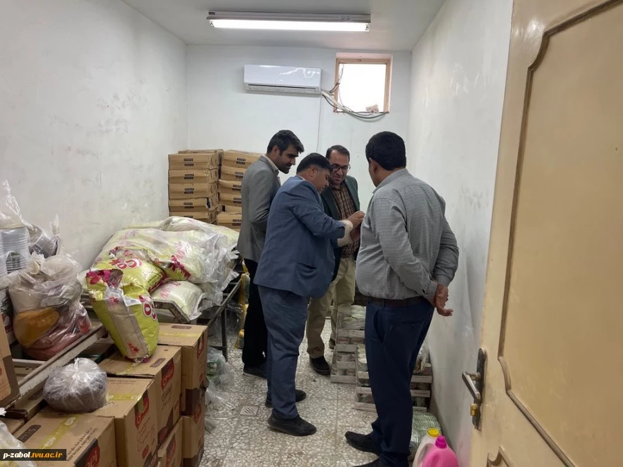 بازدید سرزده رئیس آموزشکده زابل از سلف سرویس تأکید بر سلامت و کیفیت مواد غذایی دانشجویان 2