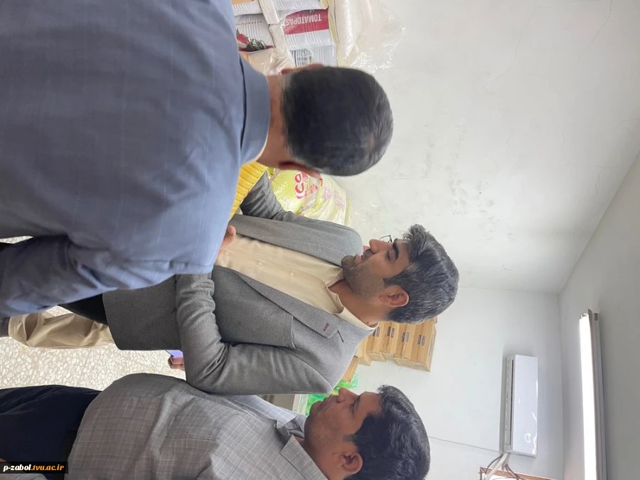 بازدید سرزده رئیس آموزشکده زابل از سلف سرویس تأکید بر سلامت و کیفیت مواد غذایی دانشجویان 4