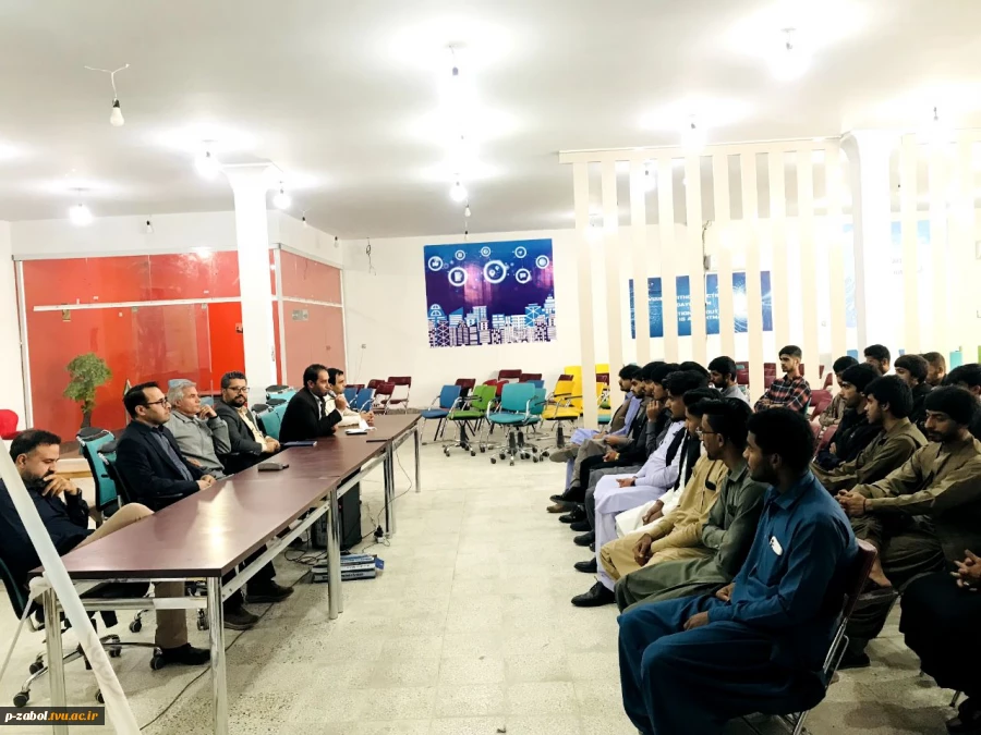 جلسه‌ی پرسش و پاسخ دانشجویان آموزشکده زابل  باحضور ریاست و واحد های مختلف در محل مرکز نوآوری و خلاقیت این آموزشکده  برگزار شد. 2