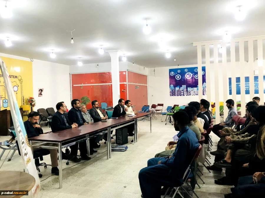 جلسه‌ی پرسش و پاسخ دانشجویان آموزشکده زابل  باحضور ریاست و واحد های مختلف در محل مرکز نوآوری و خلاقیت این آموزشکده  برگزار شد. 5