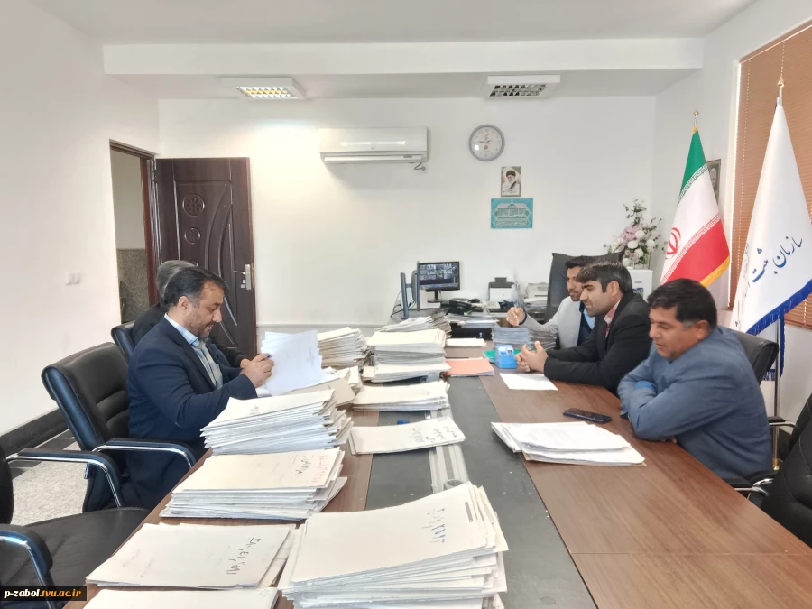 دیدار ریاست محترم  آموزشکده  دکتر مطهری نژاد با مهندس سلیمی رئیس اداره راه شهرسازی  و مهندس دهمرده  اداره ثبت اسناد و املاک شهرستان زابل 2