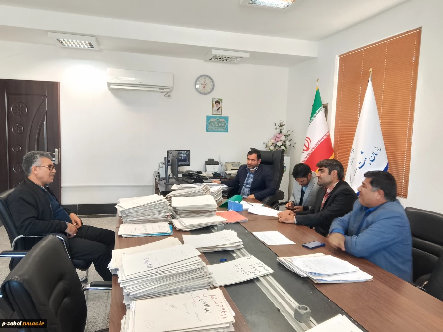 دیدار ریاست محترم  آموزشکده  دکتر مطهری نژاد با مهندس سلیمی رئیس اداره راه شهرسازی  و مهندس دهمرده  اداره ثبت اسناد و املاک شهرستان زابل 3