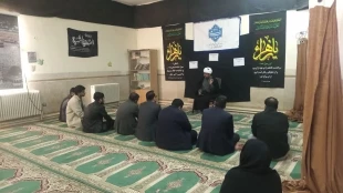مراسم وفات حضرت زینب سلام و الله علیها با حضور ریاست ، کارکنان و. دانشجویان در محل نمازخانه آموزشکده زابل  برگزار شد 2