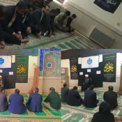 مراسم وفات حضرت زینب سلام و الله علیها با حضور ریاست ، کارکنان و. دانشجویان در محل نمازخانه آموزشکده زابل  برگزار شد 3