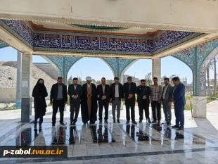 برگزاری مراسم غبارروبی و عطر افشانی مزار شهدای گمنام  توسط ریاست و کارکنان آموزشکده زابل 4
