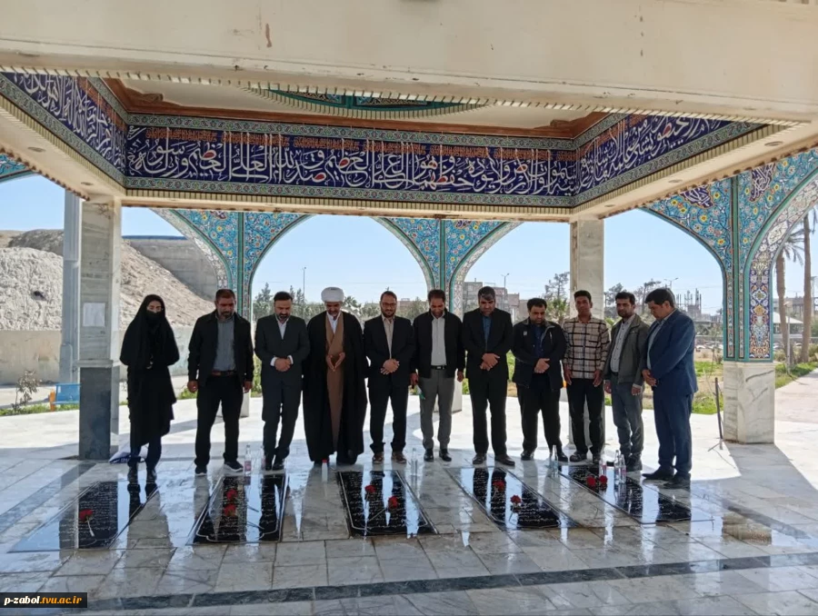 برگزاری مراسم غبارروبی و عطر افشانی مزار شهدای گمنام  توسط ریاست و کارکنان آموزشکده زابل 4