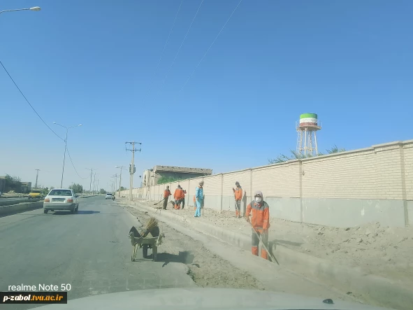 آغاز عملیات هم‌سطح‌سازی پیاده‌روی بلوار منتهی به آموزشکده زابل با همکاری شهرداری زابل